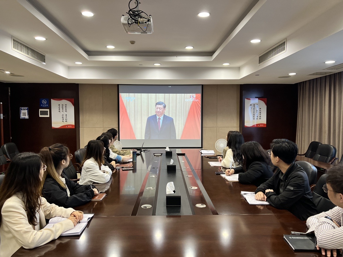 华体会平台-华体会(中国)一站式服务平台
组织团员青年集中观看庆祝中国共产主义青年团成立100周年大会